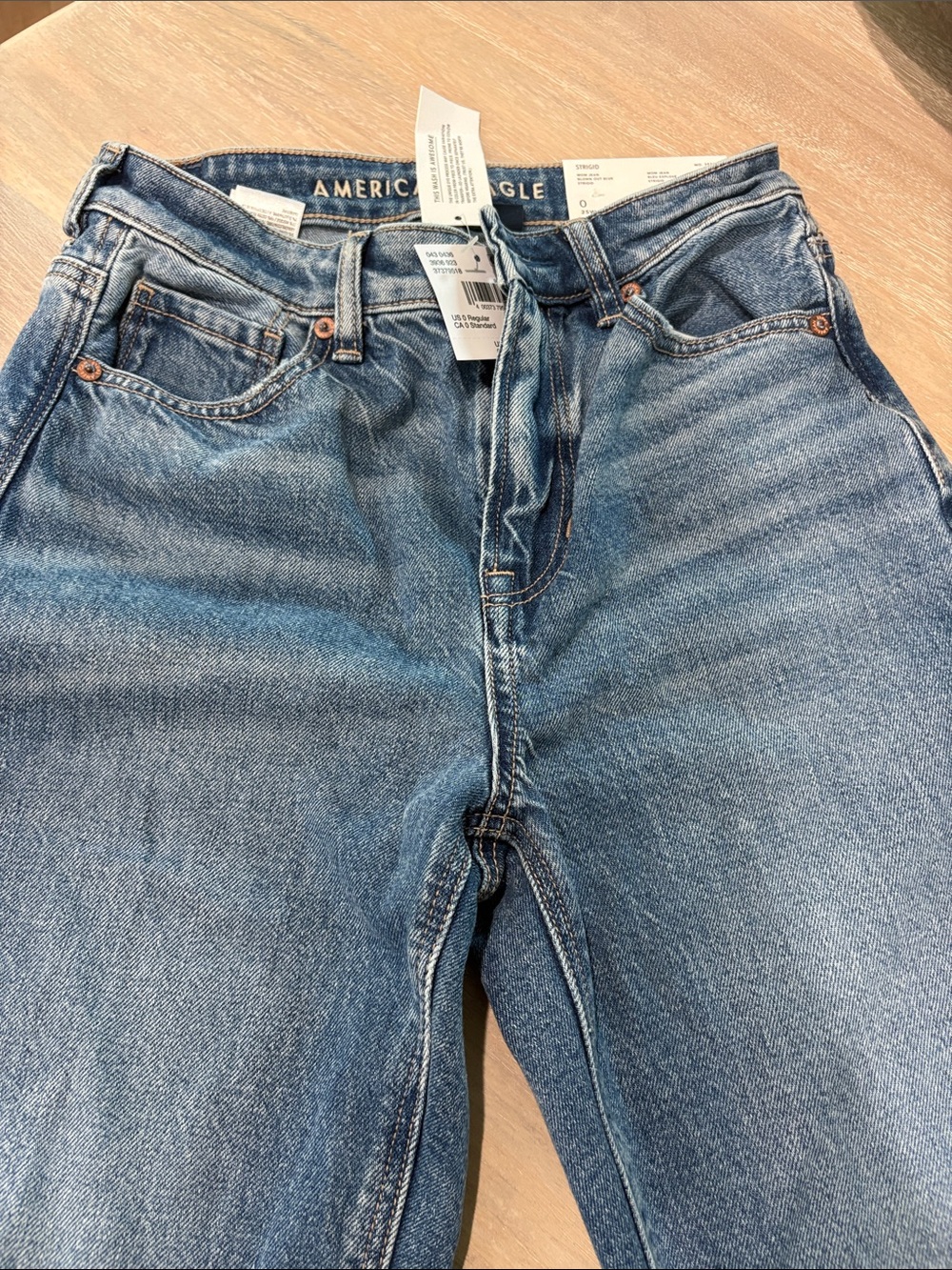AMERICAN EAGLE NWT Mom Jean Women's Blue Stretch Denim Jeans - size 0